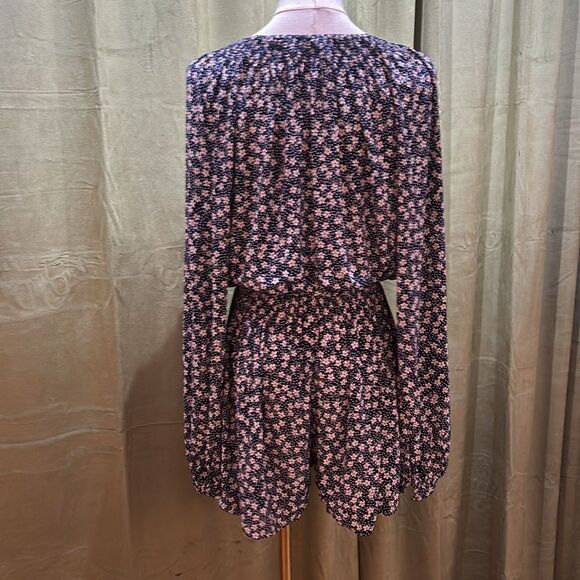 Polo Ralph Lauren Floral Long Sleeve viscose Romper, US2 - Picture 8 of 10